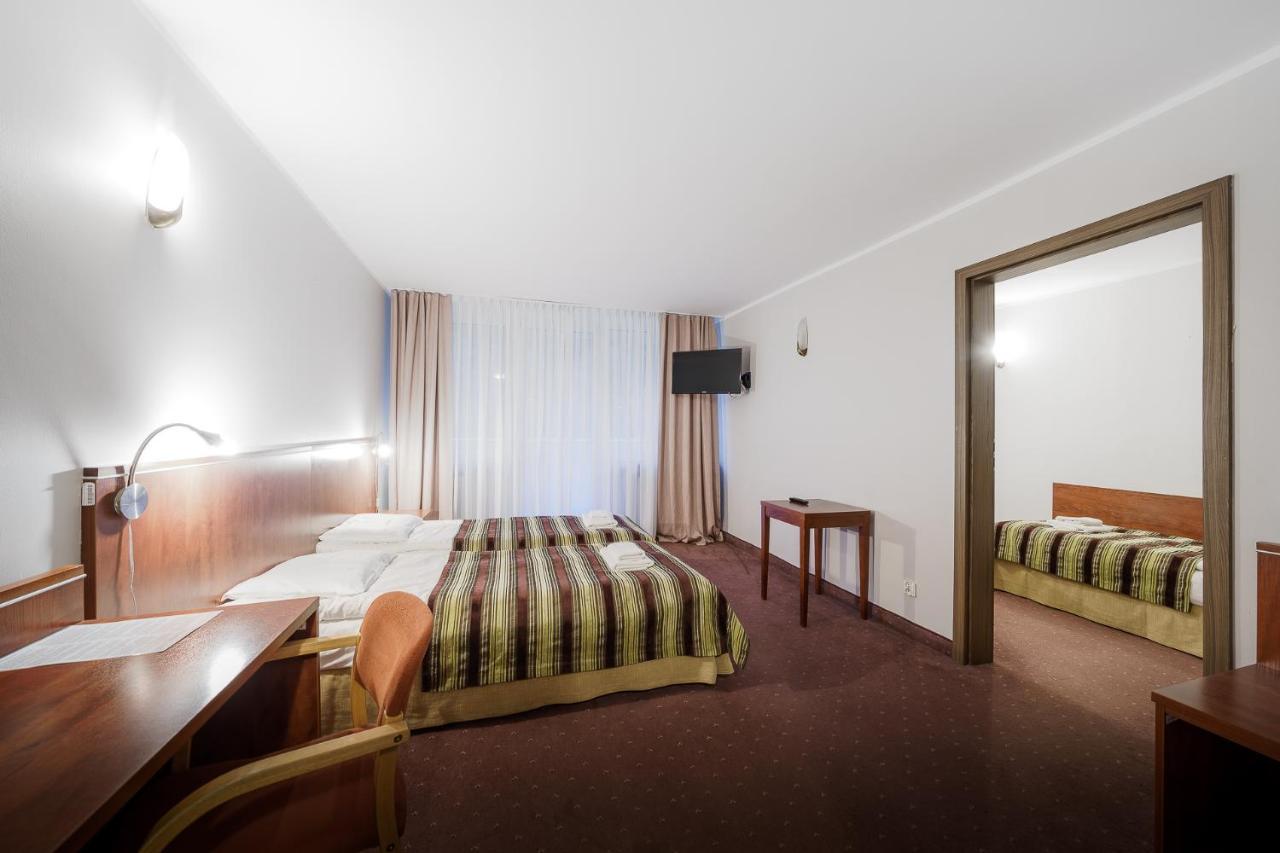 Promenada Zegrze Hotel เบียออบเซกิ ภายนอก รูปภาพ