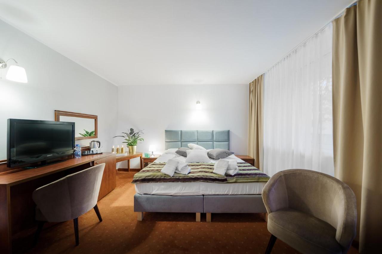 Promenada Zegrze Hotel เบียออบเซกิ ภายนอก รูปภาพ